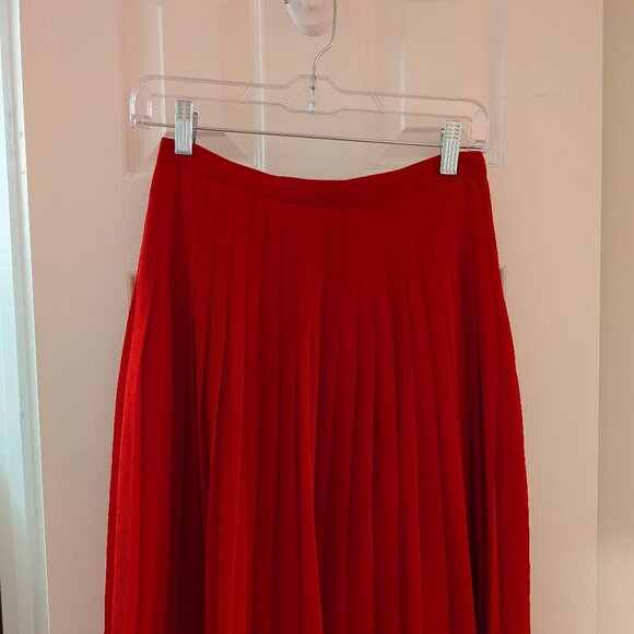 Pleated red chiffon skirt - Picture 1 of 2